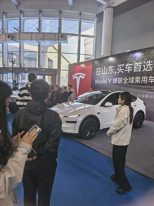 特斯拉携赛博越野旅行车6.jpg